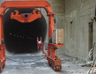 微型電動葫蘆可以吊運地鐵建設中的設備材料